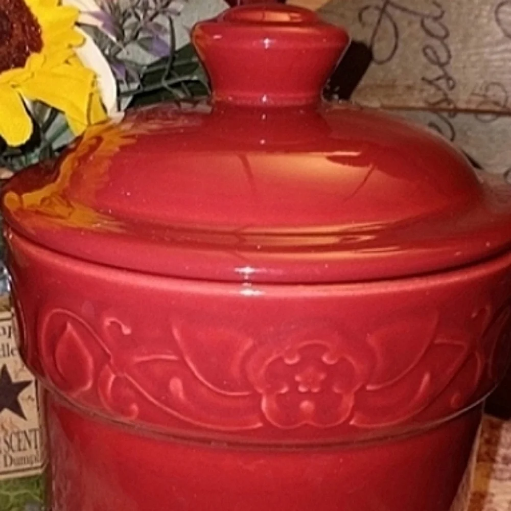 VINTAGE GRANDMAS OLD GLAZED CERAMIC COOKIE JAR🍪 WITH ENGRAVED FLORAL PATTERN